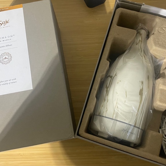 SAJE Aroma OM Gold Marble Limited Edition Ultrasonic Mist Diffuse3 - Picture 4 of 8